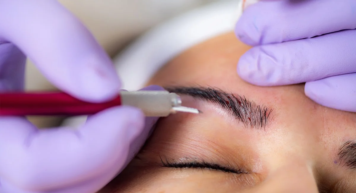 Microblading Augenbrauen bei Pure Cosmetic